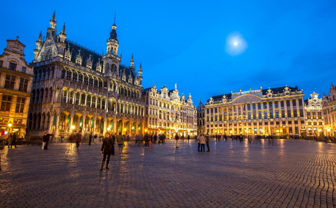 Snag a last minute flight to Brussels for a unique experience. - IFlyFirstClass